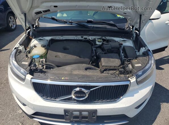 YV4162XZ9K2013143 2019 VOLVO XC40 Белый Вид задней части салона