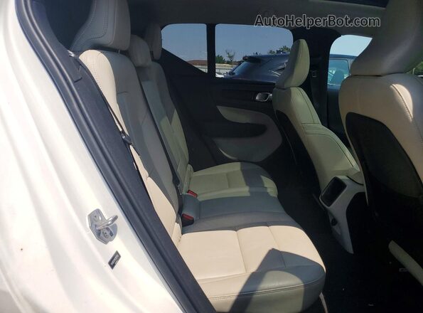 YV4162XZ9K2013143 2019 VOLVO XC40 Белый Вид задних сидений