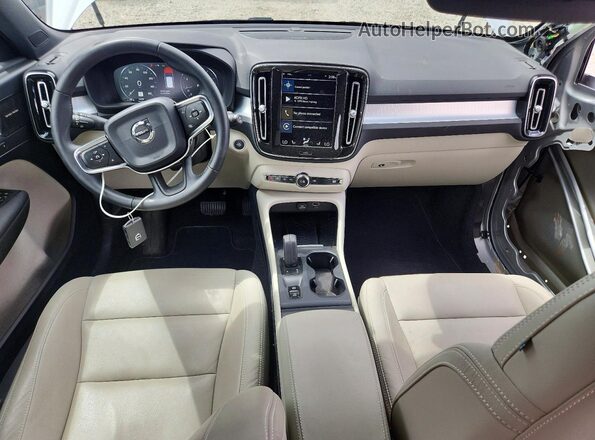 YV4162XZ9K2020965 2019 VOLVO XC40 Silver Вид панелі приладів