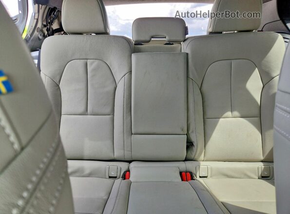 YV4162XZ9K2020965 2019 VOLVO XC40 Silver Вид задніх сидінь