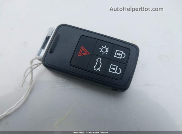 YV440MDJ0H2179262 2017 VOLVO XC60 White Dashboard view