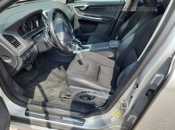 YV440MDJ1H2105137 2017 VOLVO XC60 Серебряный Вид салона спереди