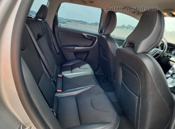 YV440MDJ1H2105137 2017 VOLVO XC60 Серебряный Вид задней части салона