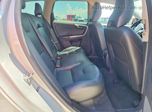 YV440MDK0G2836682 2016 VOLVO XC60 Silver Vista del compartimento del motor