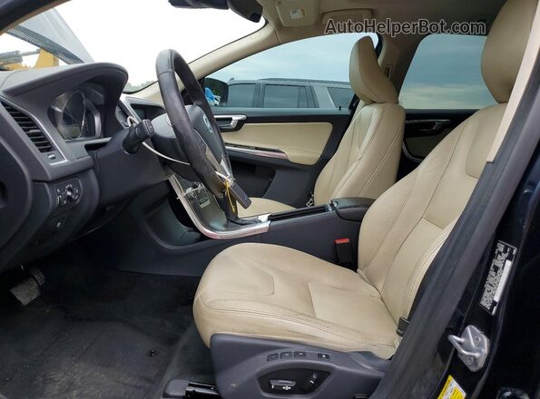 YV440MDK2G2872387 2016 VOLVO XC60 Blue Front interior view