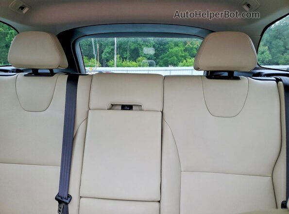 YV440MDK2G2872387 2016 VOLVO XC60 Blue Rear seats view