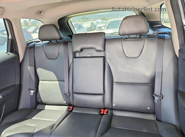 YV440MDK8G2880980 2016 VOLVO XC60 Silver უკანა სავარძლების ხედი