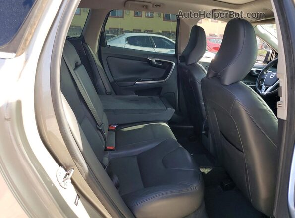 YV440MDK9G2857742 2016 VOLVO XC60 Gold Widok wnętrza z tyłu