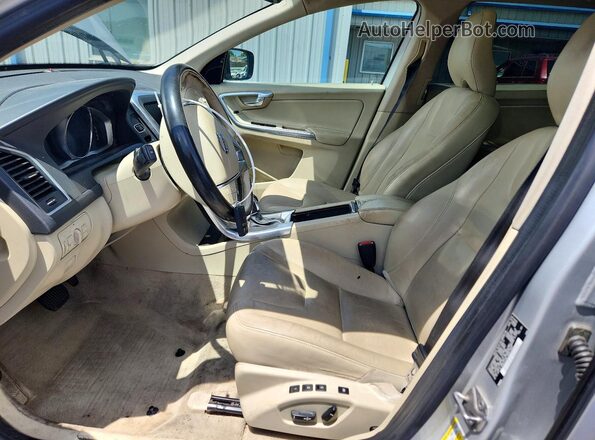 YV440MDM1G2810013 2016 VOLVO XC60 Silver წინა სალონის ხედი