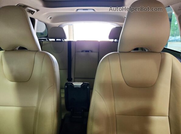 YV440MDM9G2912160 2016 VOLVO XC60 Burgundy Rear seats view
