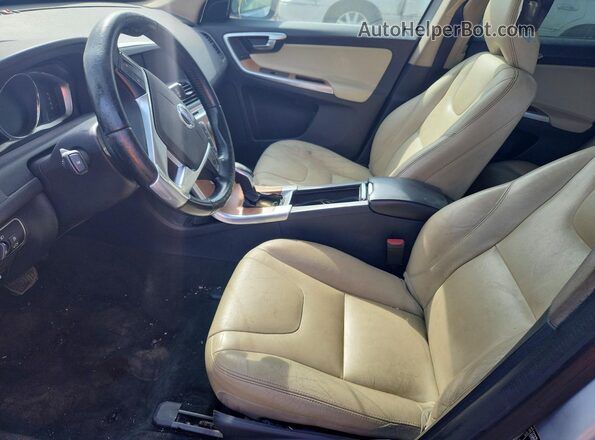 YV440MRUXH2012703 2017 VOLVO XC60 Серебряный Вид салона спереди