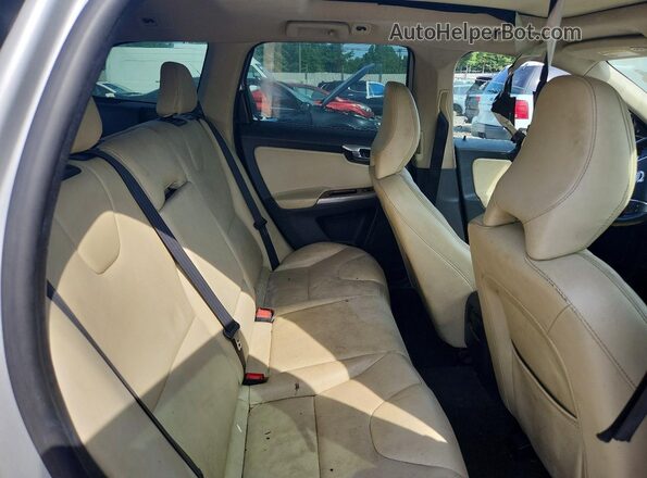 YV440MRUXH2012703 2017 VOLVO XC60 Серебряный Вид задней части салона