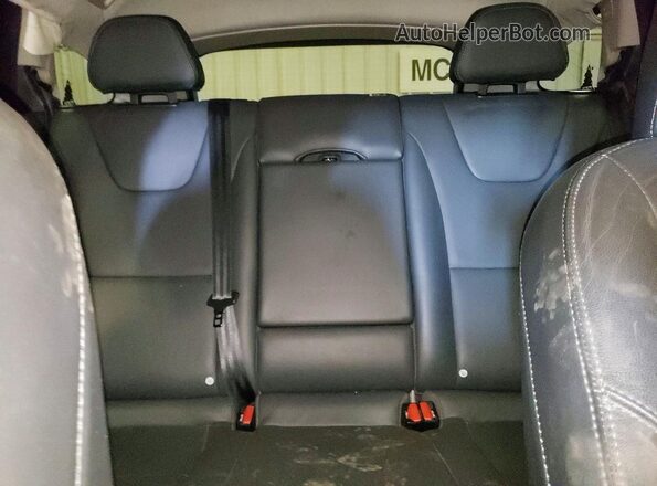 YV440MWK3J2057636 2018 VOLVO V60CC Silver Widok tylnych siedzeń
