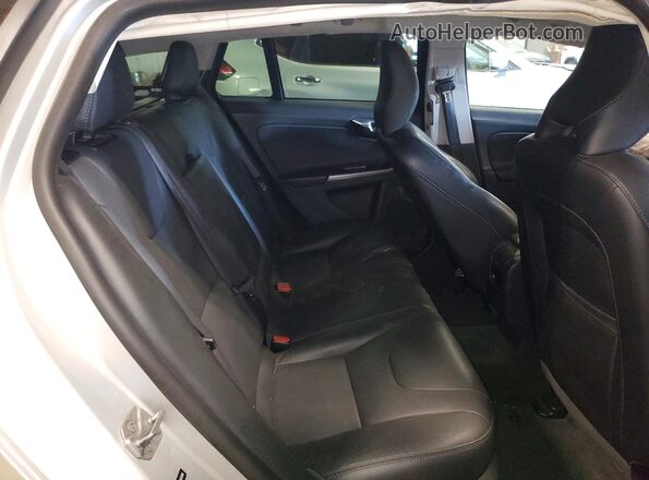 YV440MWK3J2057636 2018 VOLVO V60CC Silver Widok wnętrza z tyłu