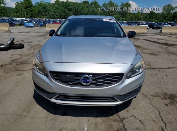 YV440MWM7J2045068 2018 VOLVO V60 Silver Widok z przodu