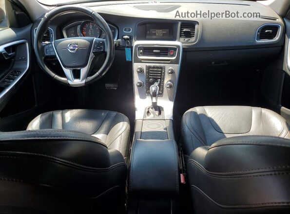 YV440MWM7J2045068 2018 VOLVO V60 Silver Widok deski rozdzielczej