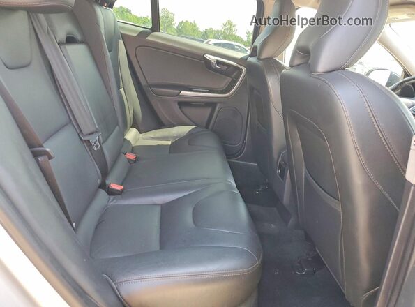 YV440MWM7J2045068 2018 VOLVO V60 Silver Widok tylnych siedzeń