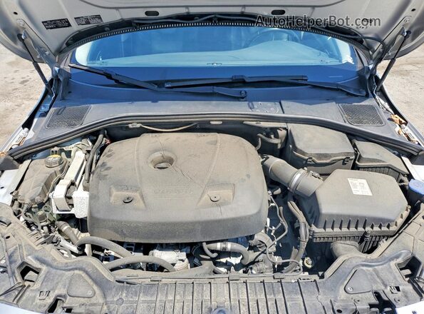 YV440MWM7J2045068 2018 VOLVO V60 Silver Widok wnętrza z tyłu