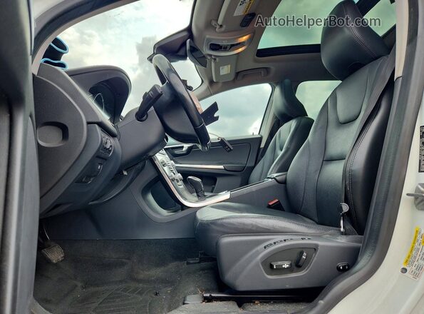 YV449MRK7G2925969 2016 VOLVO XC60 Белый Вид салона спереди