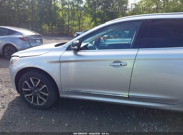 YV449MRR0H2089758 2017 VOLVO XC60 Silver Вид спереду