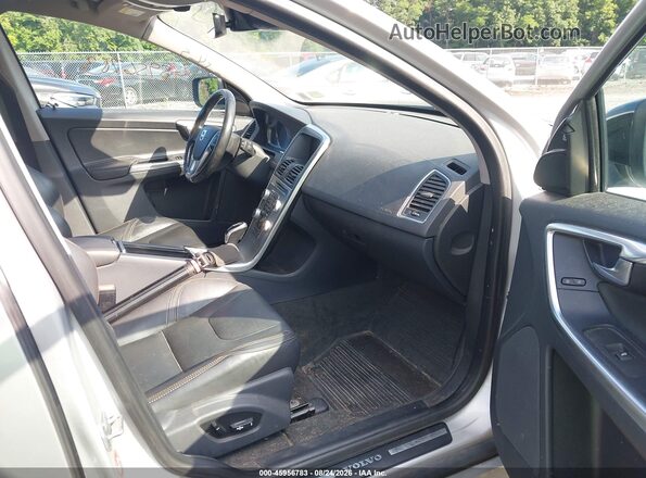 YV449MRR0H2089758 2017 VOLVO XC60 Silver Вид салону спереду