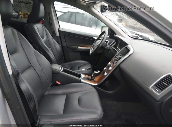 YV449MRU3H2215552 2017 VOLVO XC60 Silver წინა სალონის ხედი