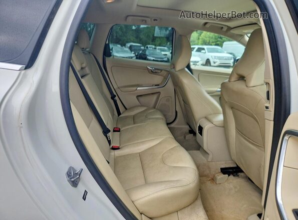 YV4612RK4G2825249 2016 VOLVO XC60 White Rear interior view