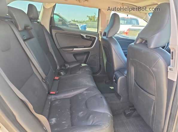 YV4612RK4G2848871 2016 VOLVO XC60 Silver Սալոնի հետևի տեսք