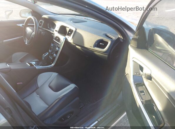 YV4612UM6G2000287 2016 VOLVO S60 CROSS COUNTRY Gray Front interior view