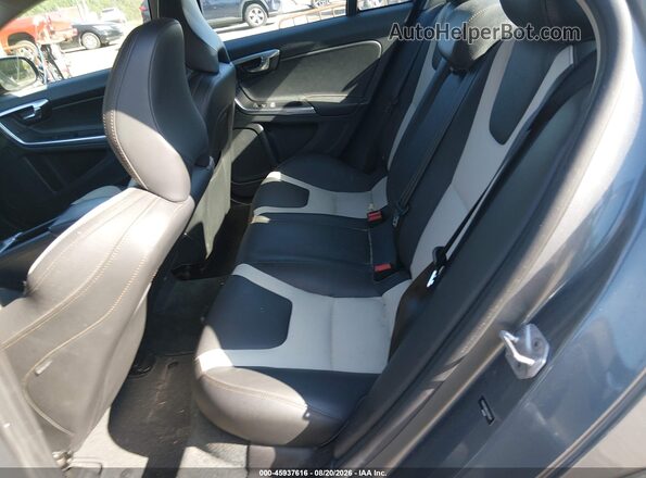 YV4612UM6G2000581 2016 VOLVO S60 CROSS COUNTRY Gray Widok naklejki z numerem VIN