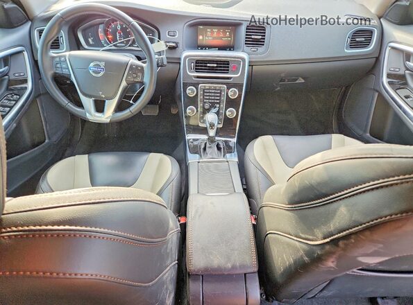 YV4612UMXG2001278 2016 VOLVO S60 Серый Вид панели приборов