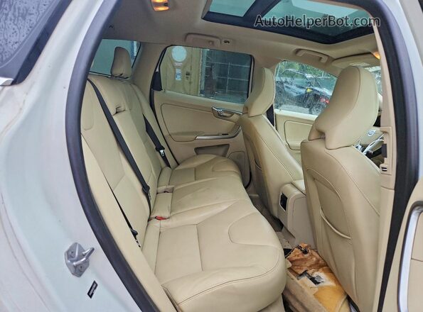 YV4902RK0G2788605 2016 VOLVO XC60 White Vista interior trasera