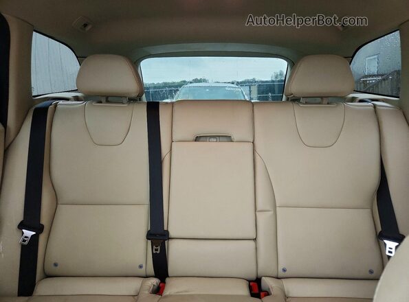 YV4902RK0G2788605 2016 VOLVO XC60 White Vista de los asientos traseros