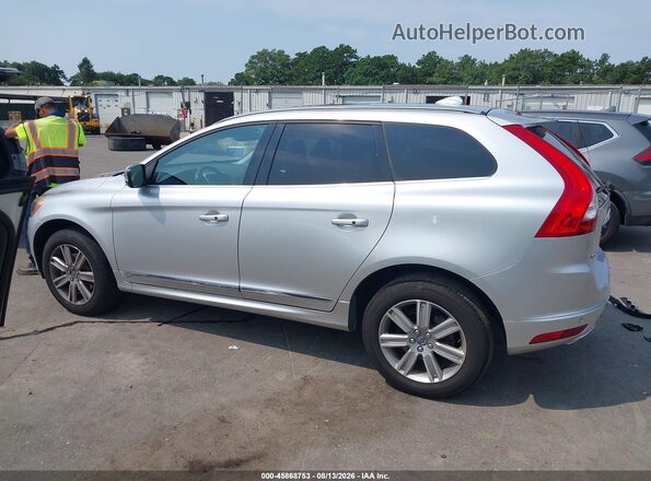 YV4902RMXG2809249 2016 VOLVO XC60 Silver 