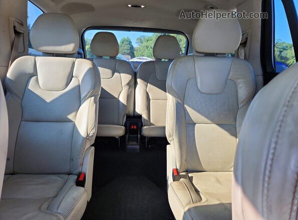 YV4A221L7L1565733 2020 VOLVO XC90 White უკანა სალონის ხედი