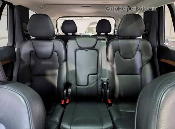 YV4A22PK2M1713044 2021 VOLVO XC90 Black Vista de los asientos traseros