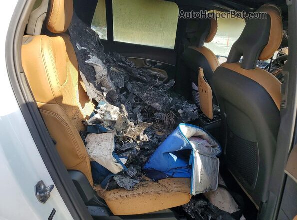 YV4A22PL0H1163552 2017 VOLVO XC90 Белый Вид задней части салона