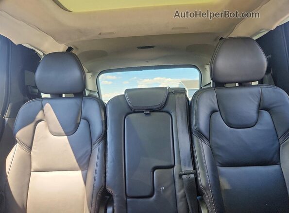 YV4A22PL1N1861664 2022 VOLVO XC90 Black Rear seats view