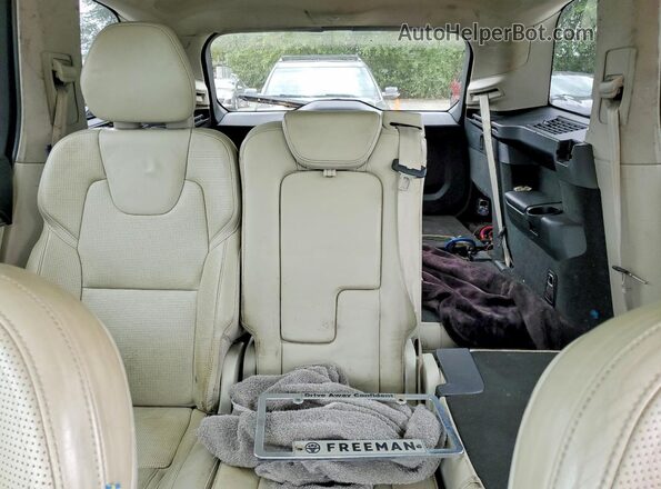 YV4A22PL2H1150110 2017 VOLVO XC90 Blue Widok tylnych siedzeń