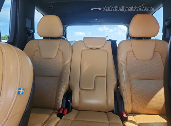 YV4A22PL4K1451842 2019 VOLVO XC90 White Հետևի նստատեղերի տեսք