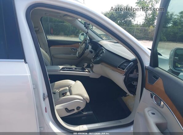 YV4A22PL7J1193377 2018 VOLVO XC90 White Vista interior delantera