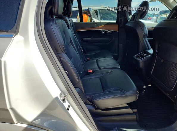 YV4A22PL8H1177702 2017 VOLVO XC90 White Vista interior trasera