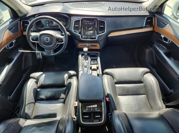 YV4A22PL8H1177702 2017 VOLVO XC90 White Vista del salpicadero