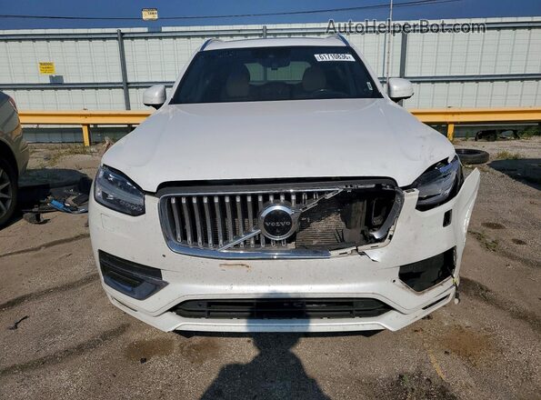 YV4A22PL8N1826667 2022 VOLVO XC90 White Вид спереду