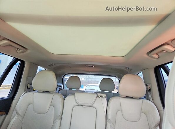 YV4A22PL9J1324874 2018 VOLVO XC90 Белый Вид задних сидений