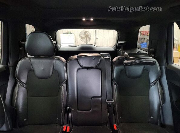 YV4A22PM8H1107934 2017 VOLVO XC90 Black Widok tylnych siedzeń