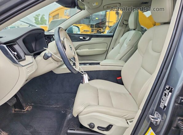 YV4A22RL6L1586352 2020 VOLVO XC60 Gray Widok wnętrza z przodu