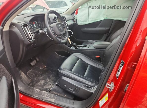 YV4AC2HK0N2717679 2022 VOLVO XC40 Red Вид салону спереду