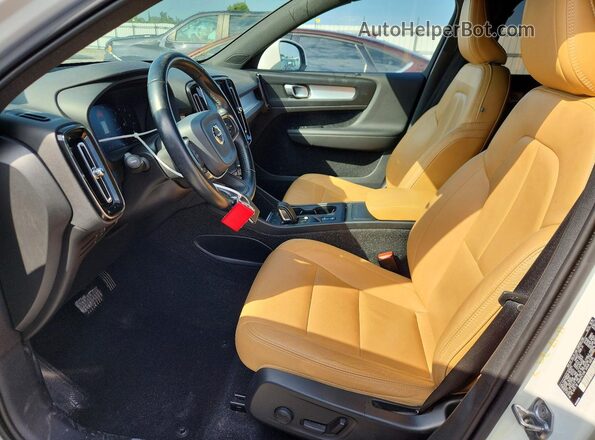 YV4AC2HK5L2278170 2020 VOLVO XC40 Белый Вид салона спереди