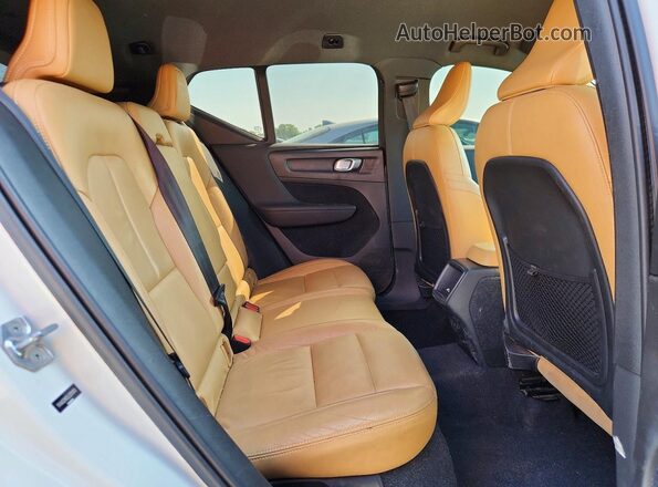 YV4AC2HK5L2278170 2020 VOLVO XC40 Белый Вид задней части салона